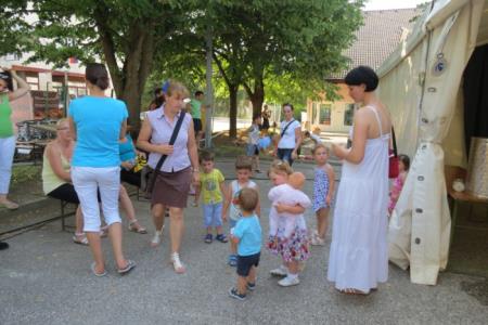 KNOBLEHARJEVO 2012- Otroški živ žav 39